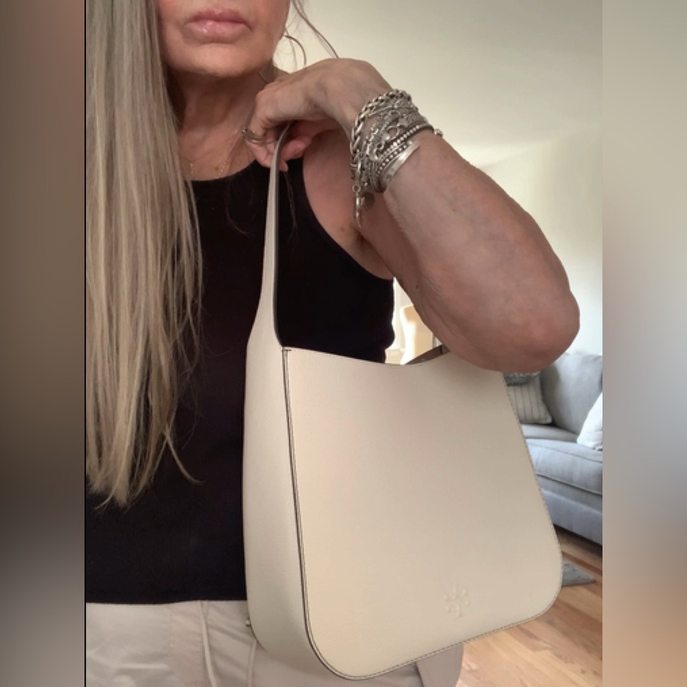NWT TORY BURCH PEBBLED LEATHER LARGE THEA BUCKET BAG NEW IVORY
